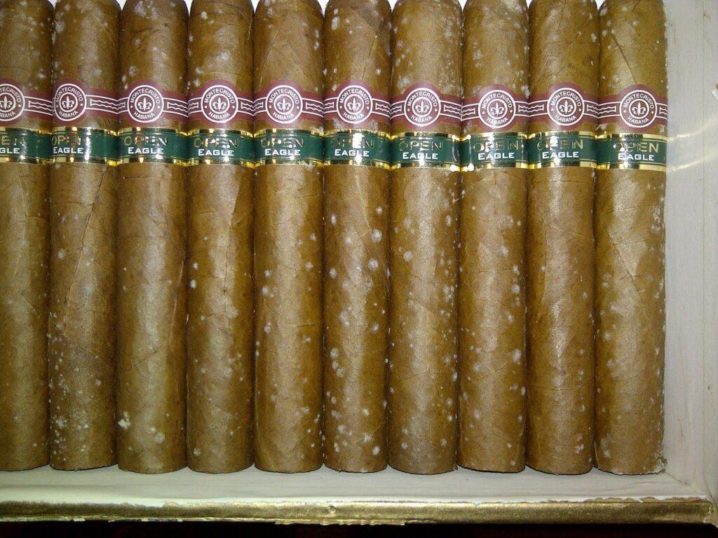How to keep cigars humid