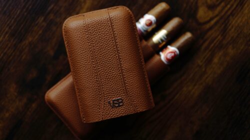 Read more about the article Montefortuna Reviews the VSB Leather Cigar Pouch